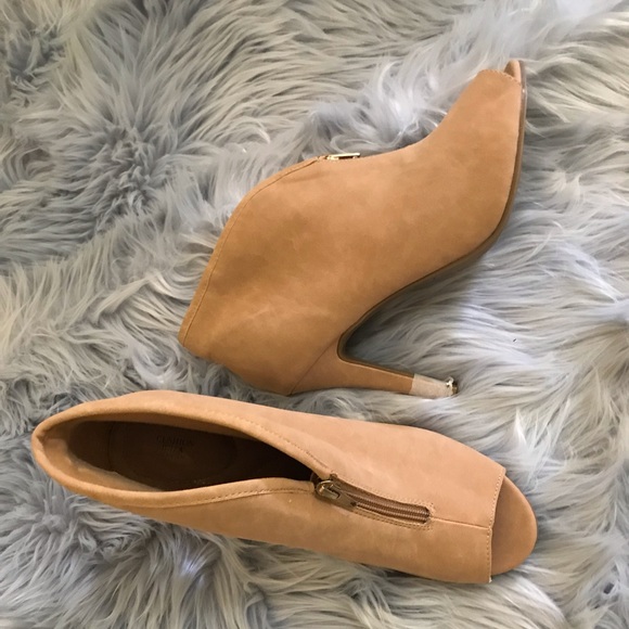 Boots - Picture 3 of 4